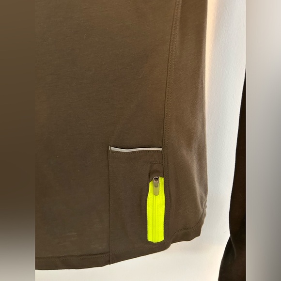 XS Nike dri fit running baseball tee style top in brown with good and key pocket - Picture 3 of 6